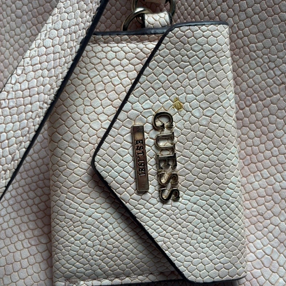 Guess Pink Snakeskin Embossed Tote Bag Zip Top Shoulder Handbag with Charm - Picture 3 of 16